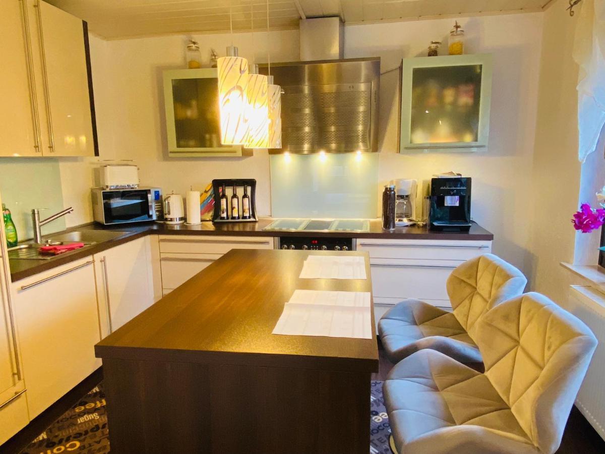 Ferienhaus zur Waldauer Höhe mit 3 SZ, 120qm&40qm Balkon Schleusingen Exterior foto